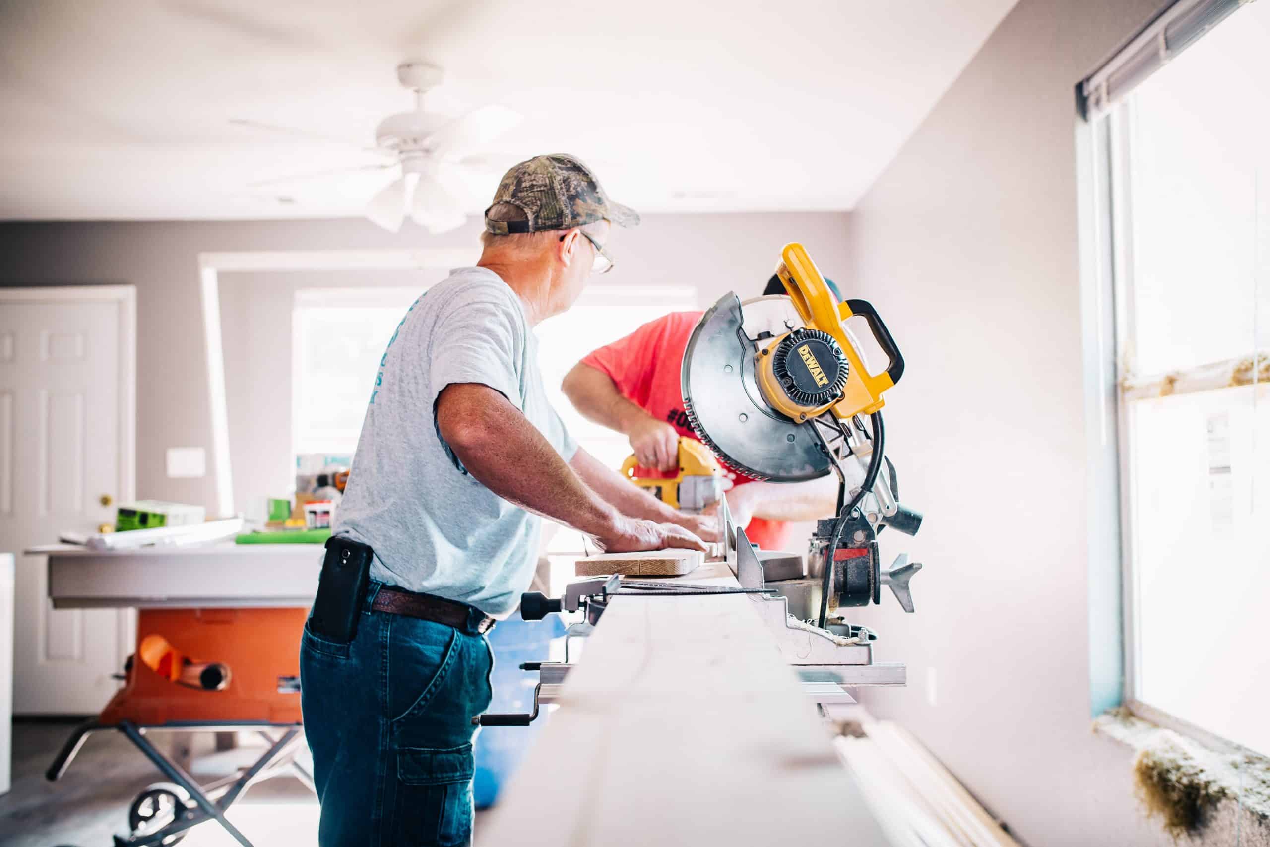 Devenir charpentier en micro-entreprise