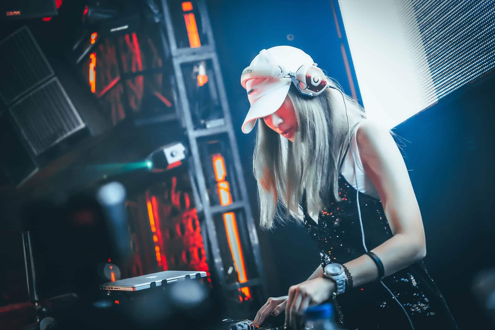 Devenir DJ en micro-entreprise