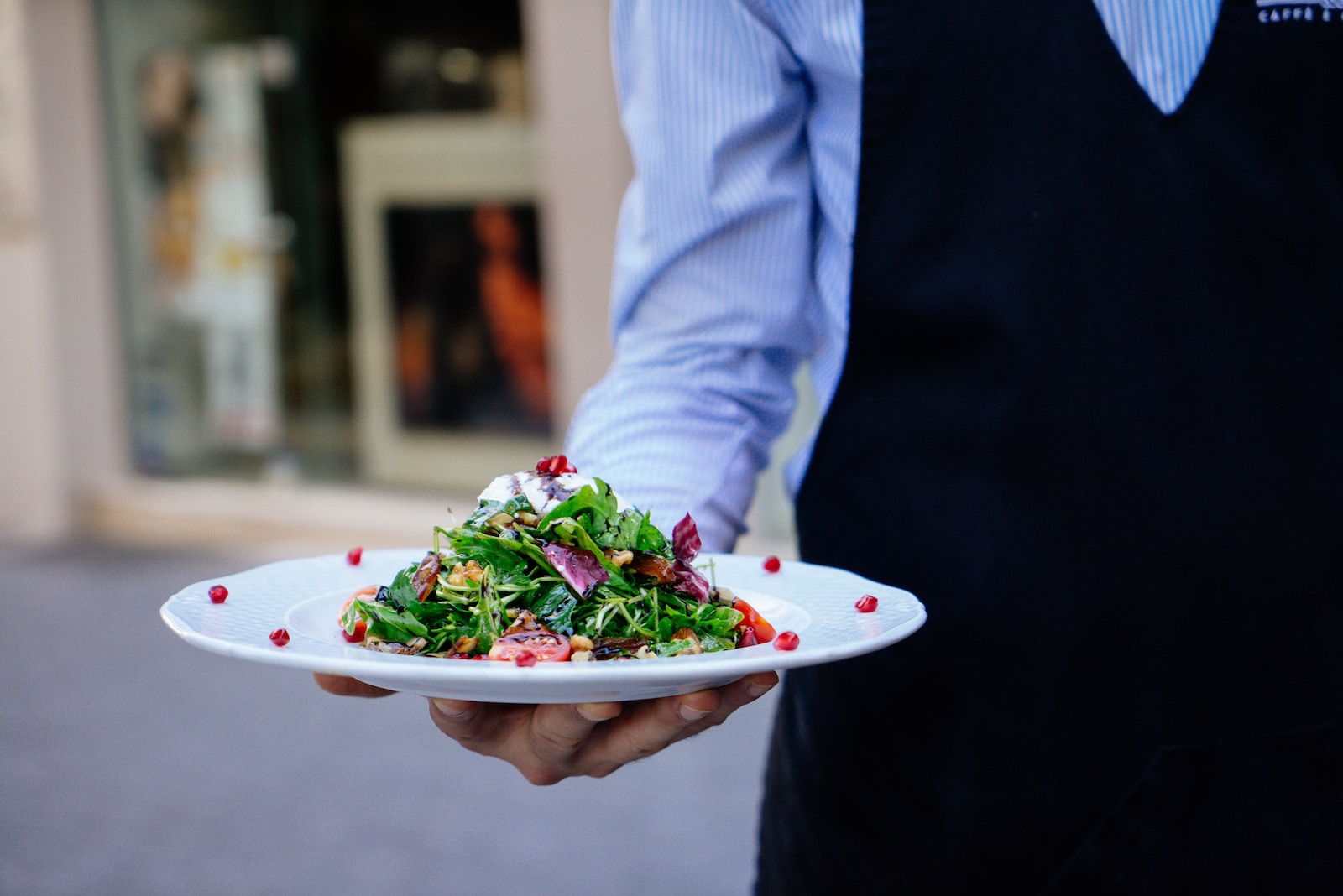 Devenir serveur en micro-entreprise