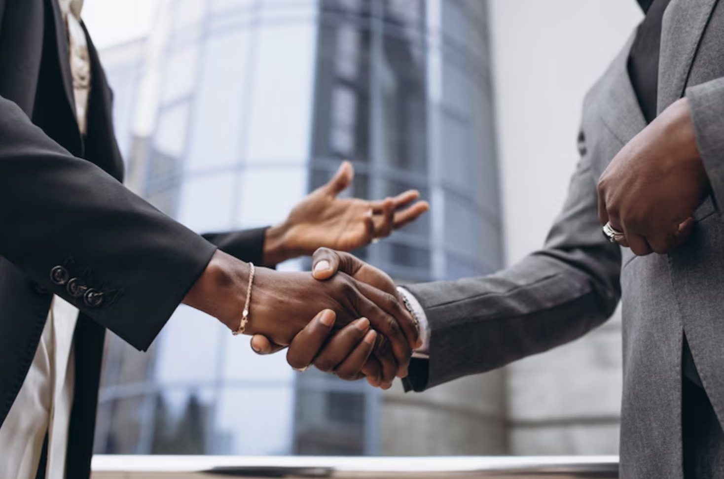 Les 5 meilleures méthodes pour trouver et attirer vos premiers clients
