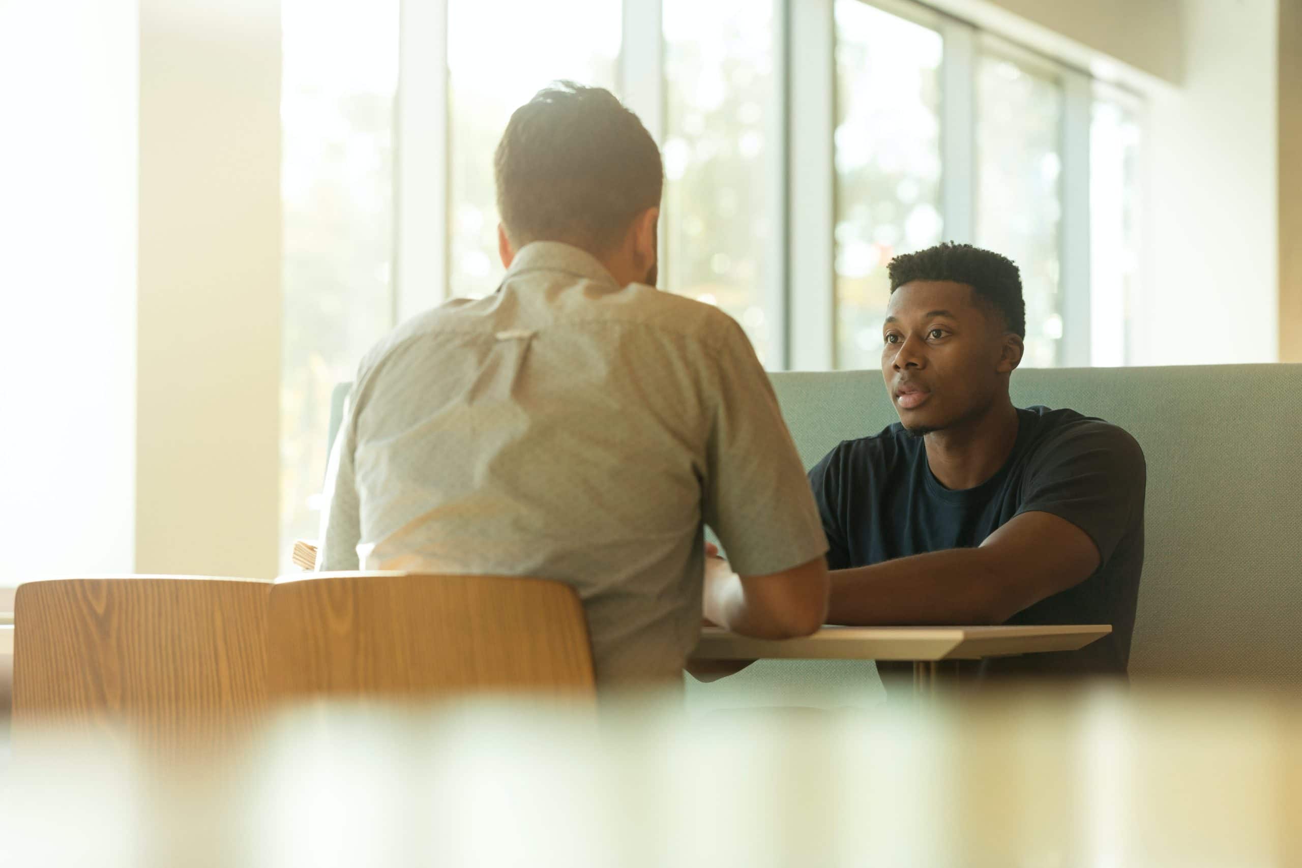 Comment créer une micro-entreprise avec un associé ?
