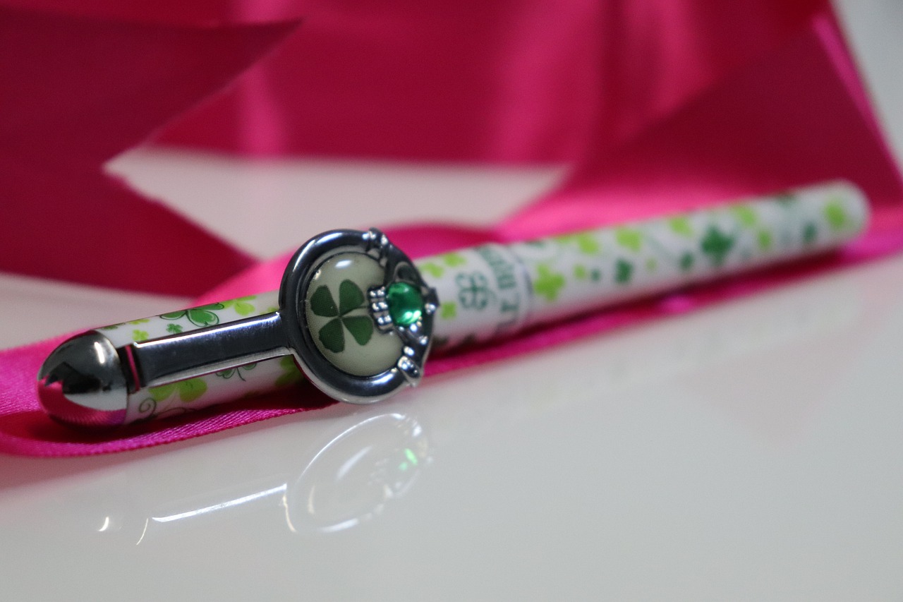 Stratégie marketing : explorez les avantages du stylo publicitaire