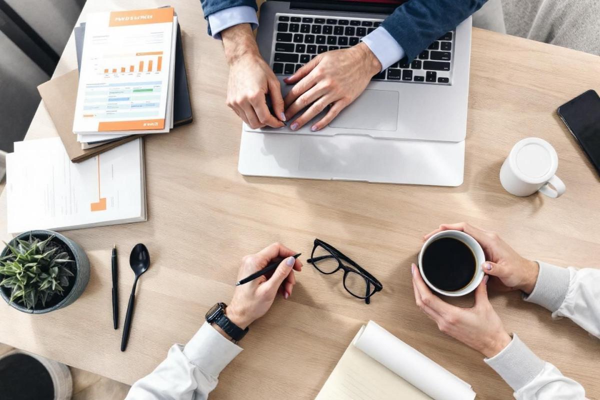 Comment devenir aide-soignante intérimaire : guide complet